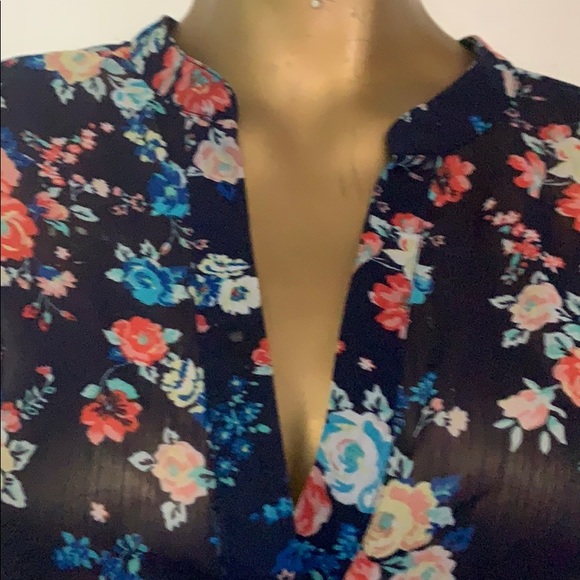 Blouse - Picture 2 of 5